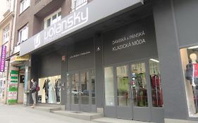 Hu